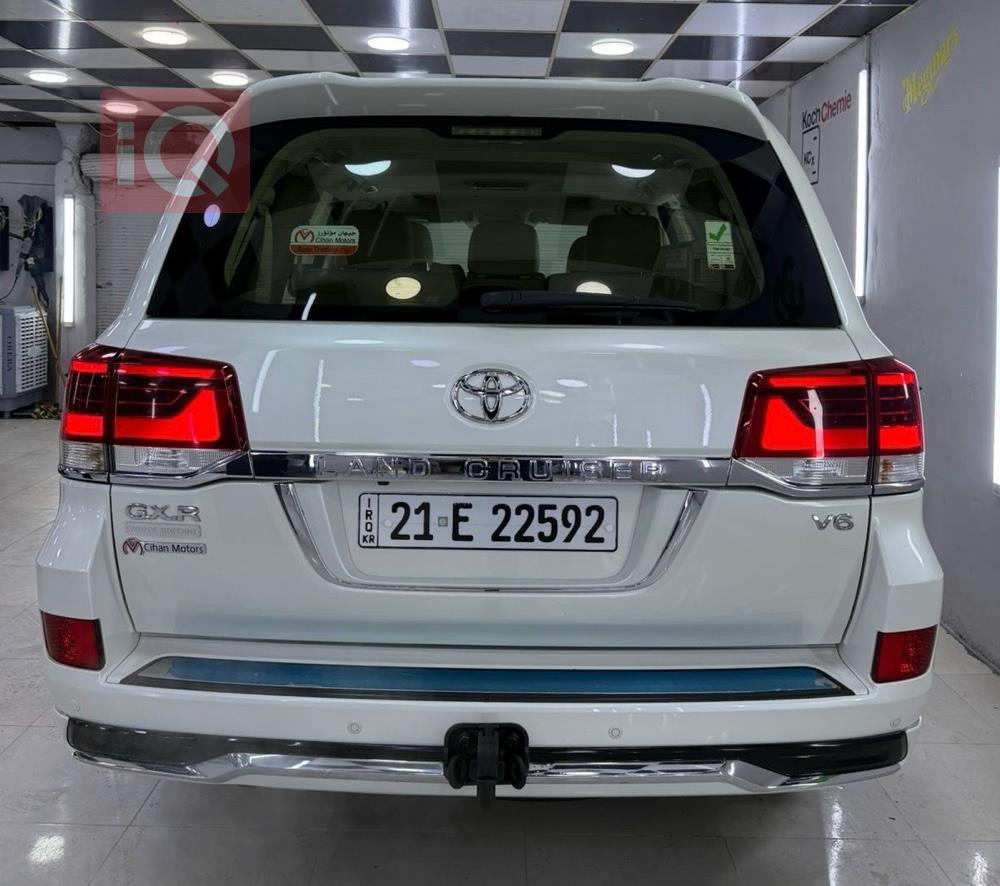 تۆیۆتا لاند کروزەر